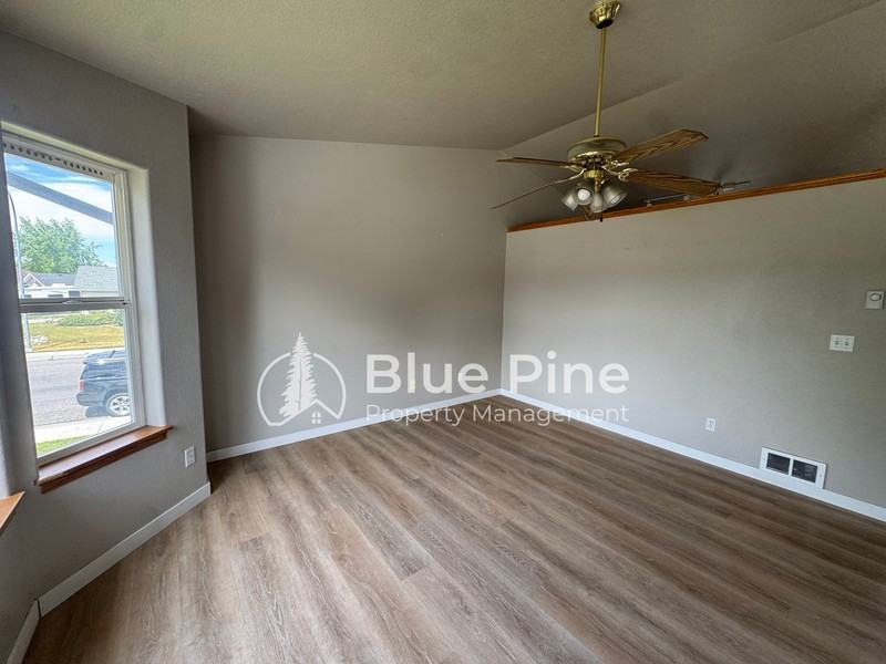 3535 Spring Creek Dr - Photo 4 of 32