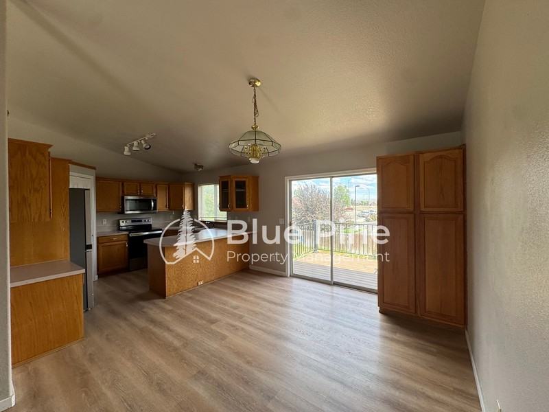 3535 Spring Creek Dr - Photo 5 of 32