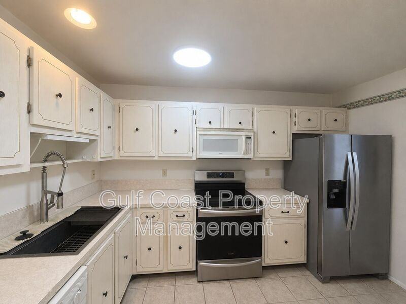 3680 Ironwood Cir #202L - Photo 4 of 10