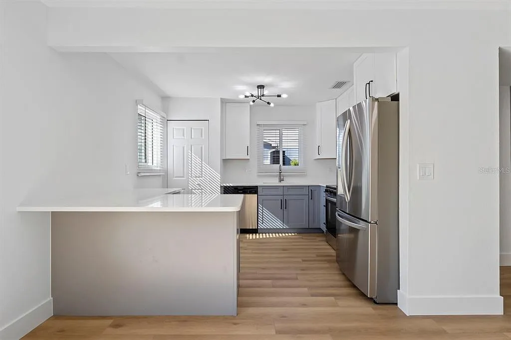 1013 Country Club Blvd - Photo 5 of 12