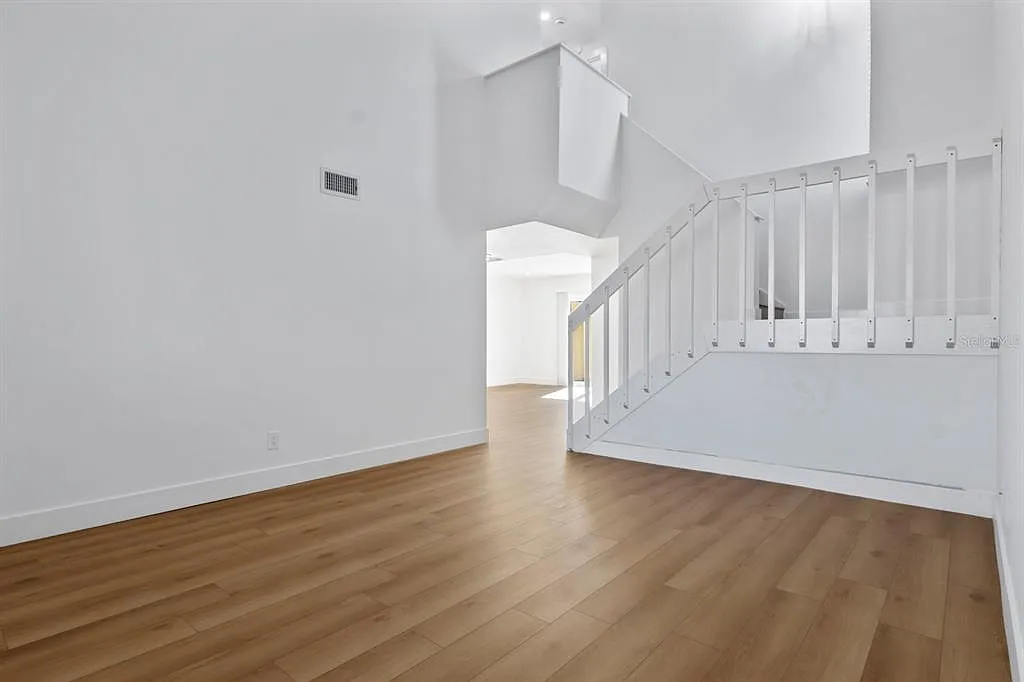 1013 Country Club Blvd - Photo 6 of 12