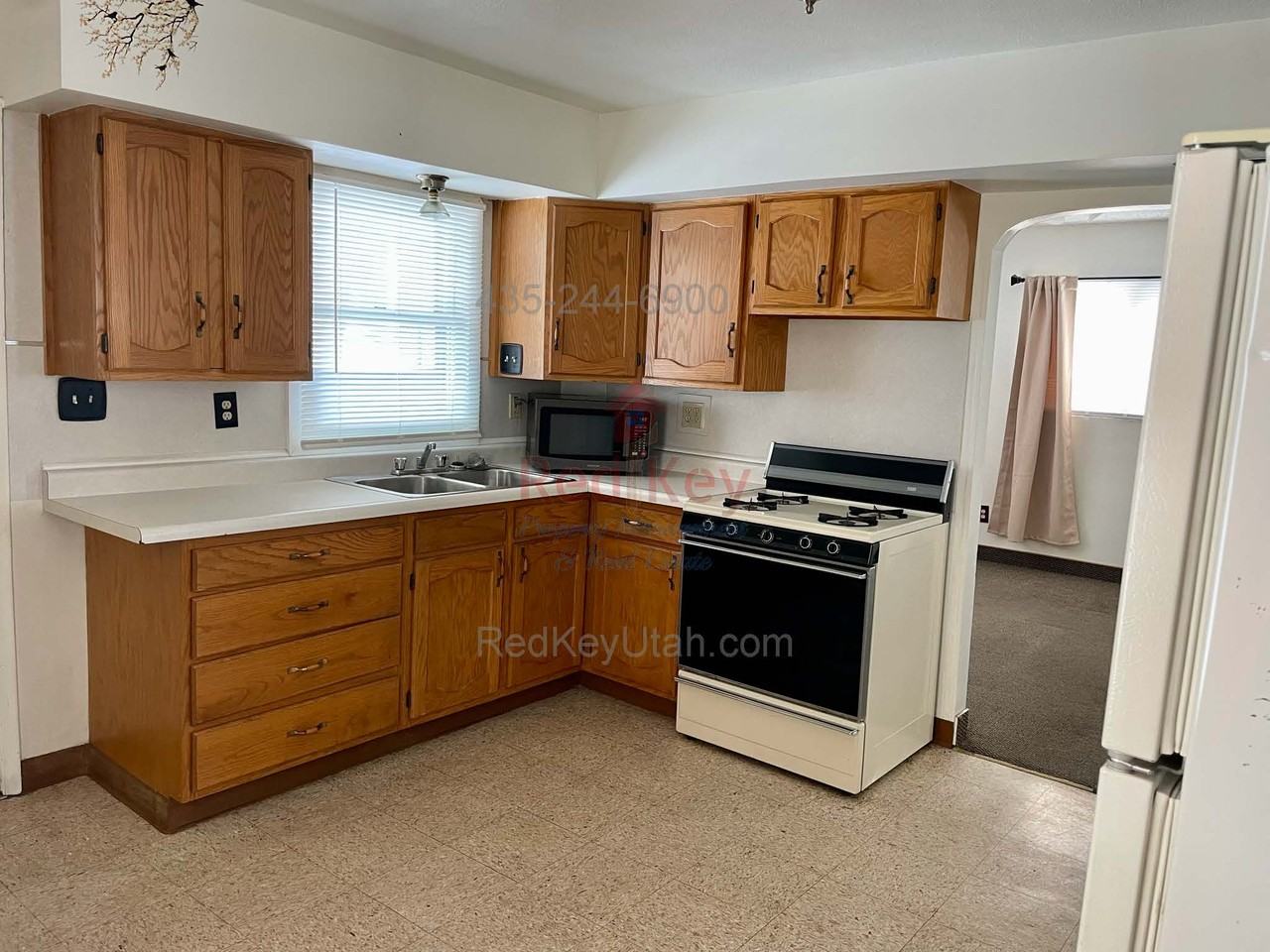 468 S Main St - Photo 3 of 10