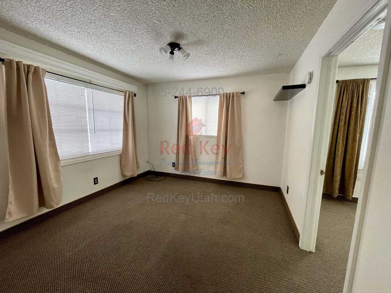 468 S Main St - Photo 4 of 10