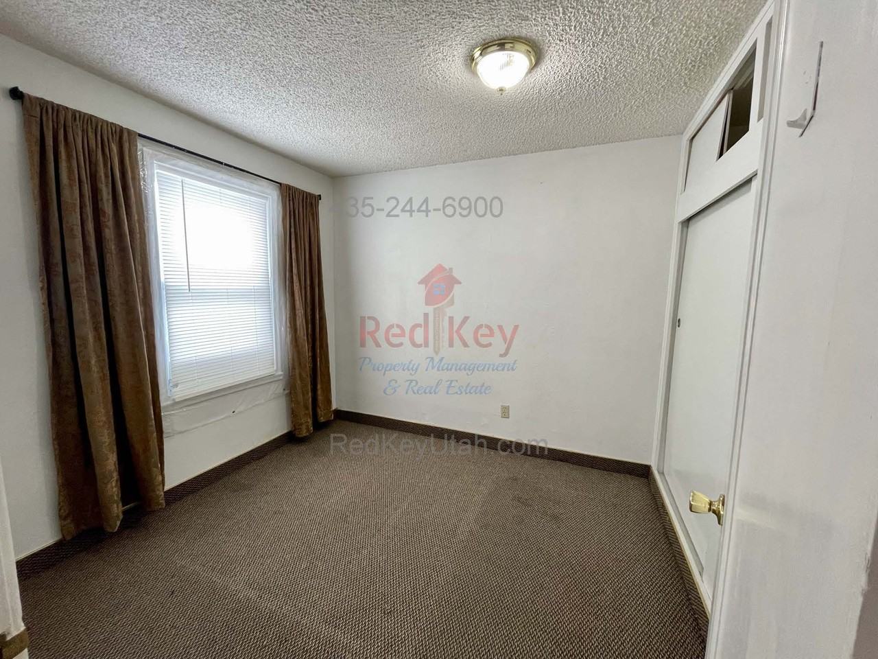 468 S Main St - Photo 5 of 10