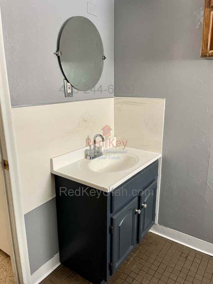 468 S Main St - Photo 7 of 10