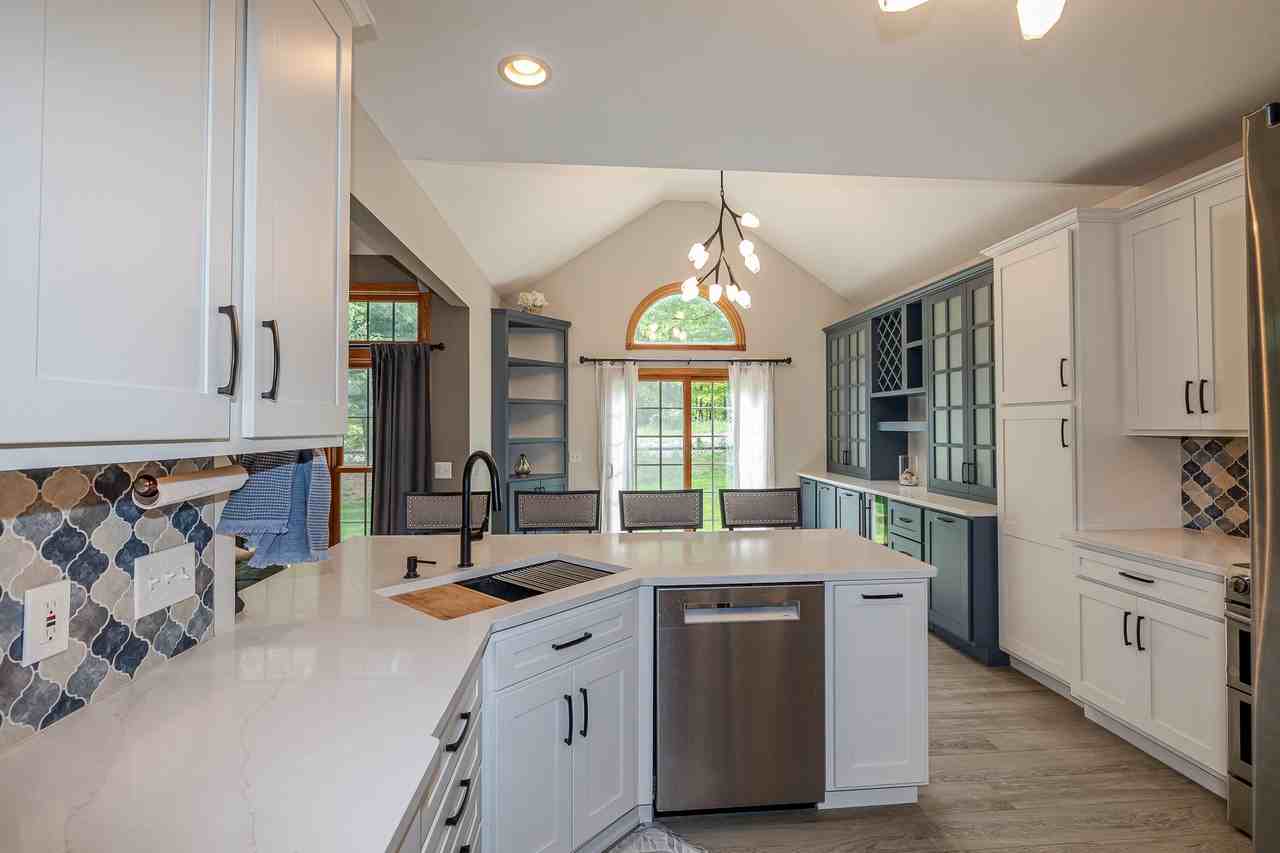 20427 Scotch Pine Way - Photo 3 of 49