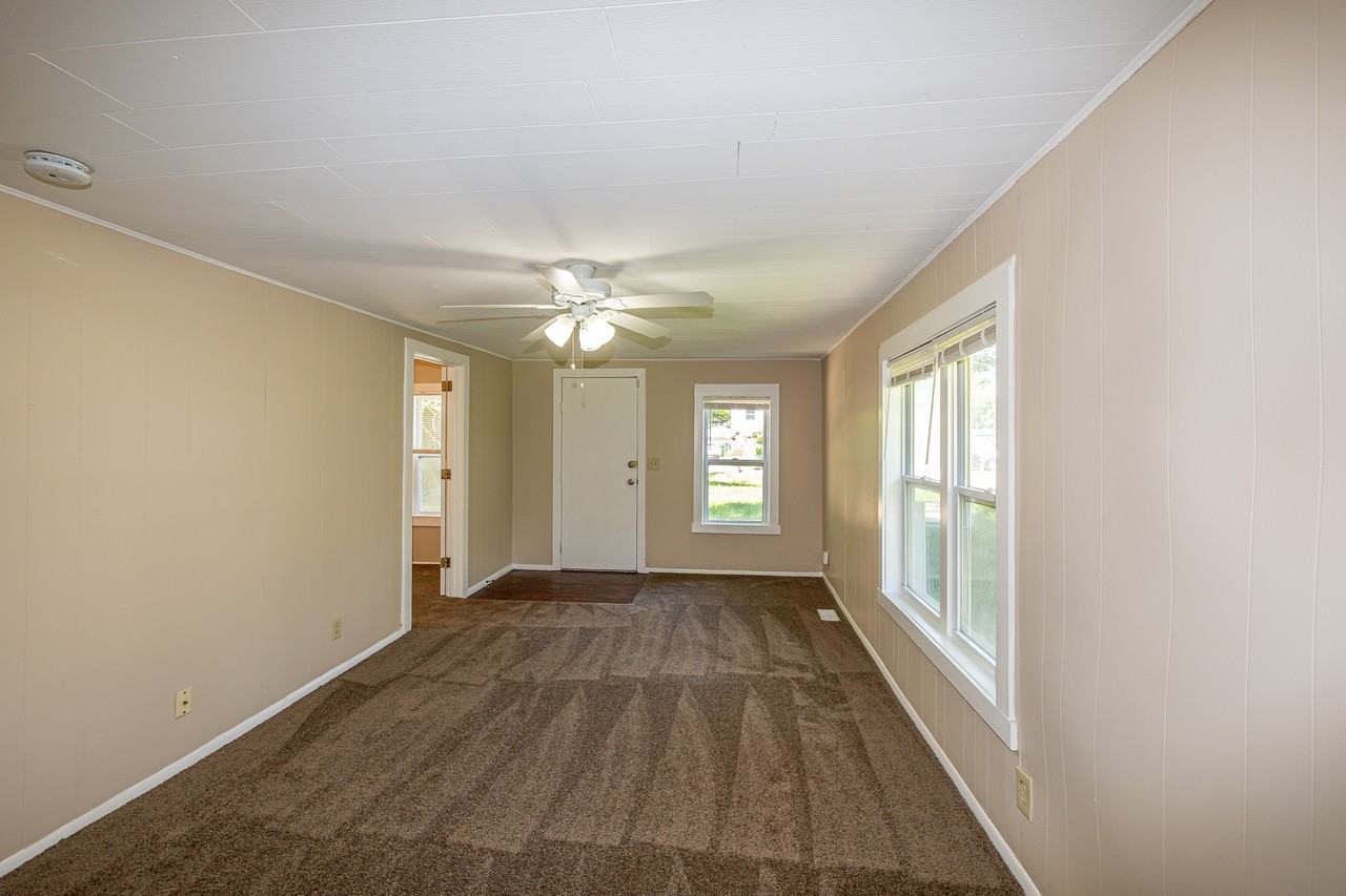 24200 Puritan Rd - Photo 4 of 19