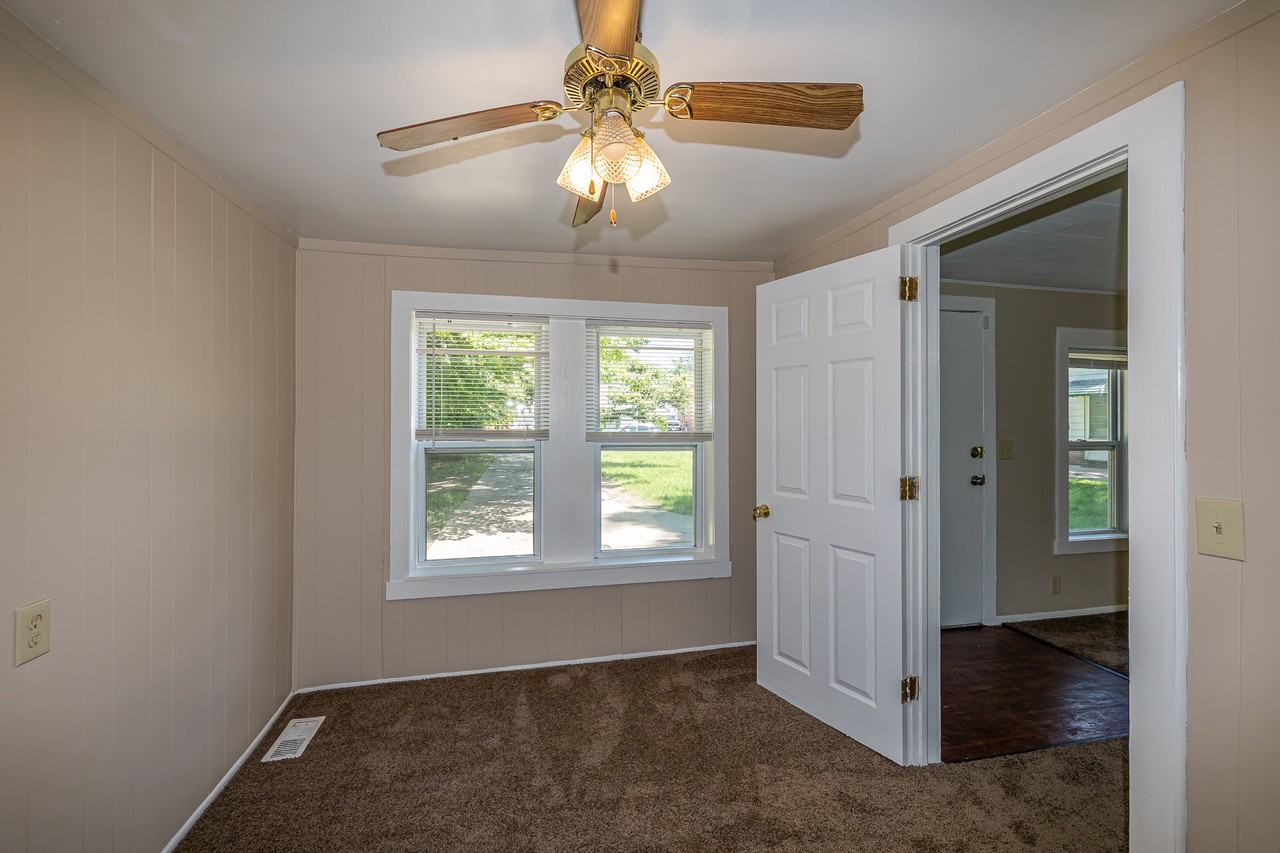 24200 Puritan Rd - Photo 7 of 19