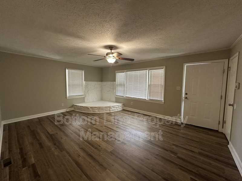 4453 Oakmont Cir - Photo 3 of 15