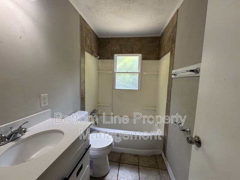 4453 Oakmont Cir - Photo 5 of 15