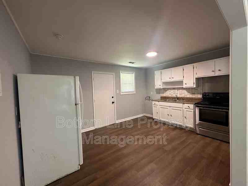 1261 Thelbert Dr - Photo 4 of 12