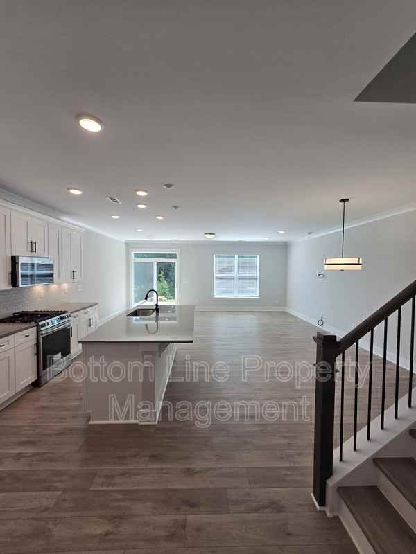 111 Viburnum Rd - Photo 6 of 38