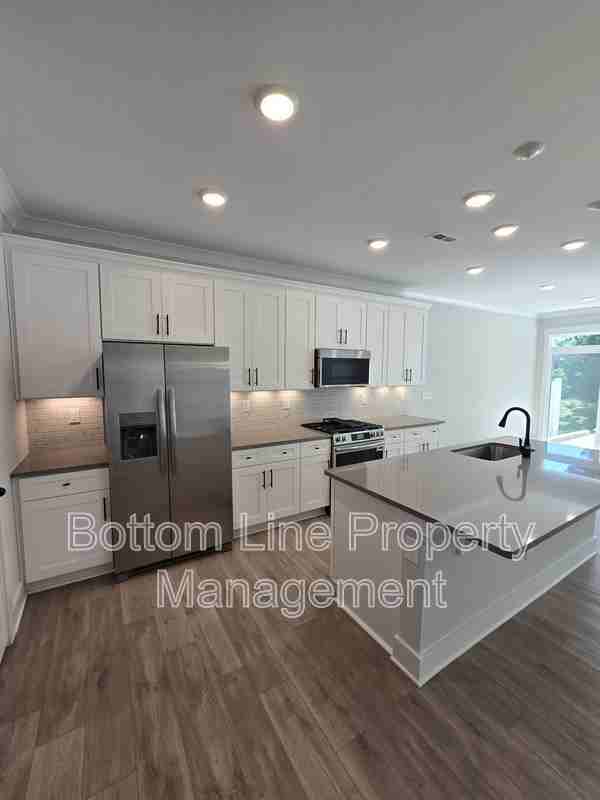 111 Viburnum Rd - Photo 7 of 38