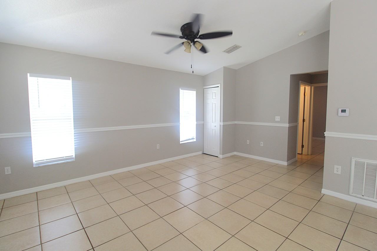 5445 Altoona St - Photo 4 of 10