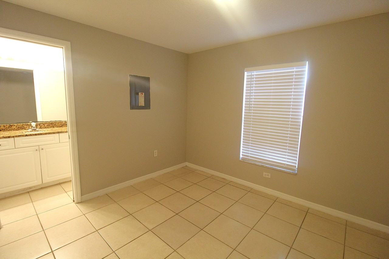 5445 Altoona St - Photo 6 of 10