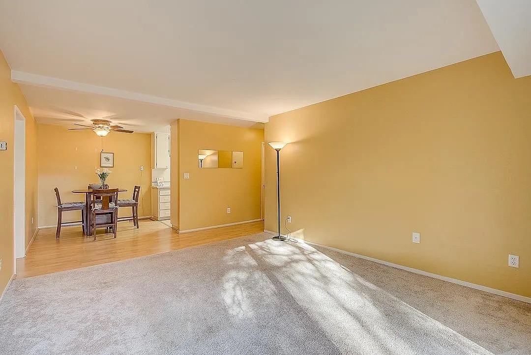 292 Tradewinds Dr #10 - Photo 4 of 18
