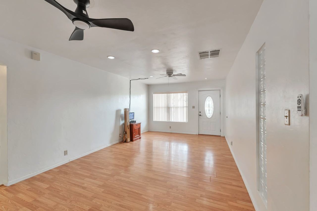 9011 W Floyd St - Photo 2 of 23