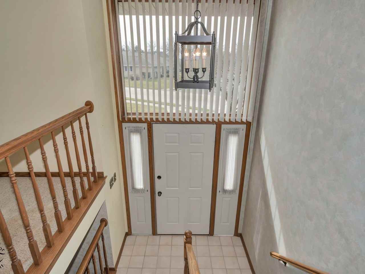 10642 Melissa Dr - Photo 2 of 28