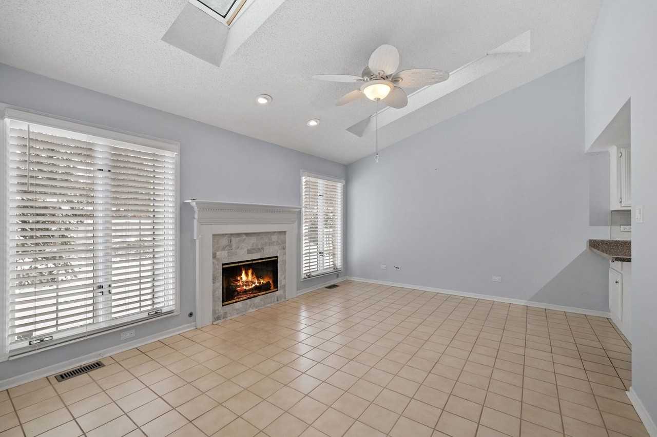 15301 Wilshire Dr - Photo 4 of 19