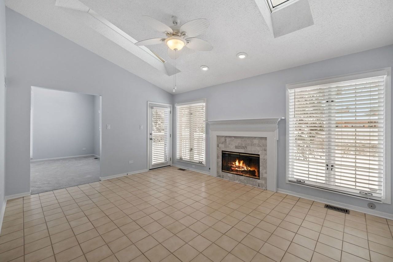 15301 Wilshire Dr - Photo 5 of 19