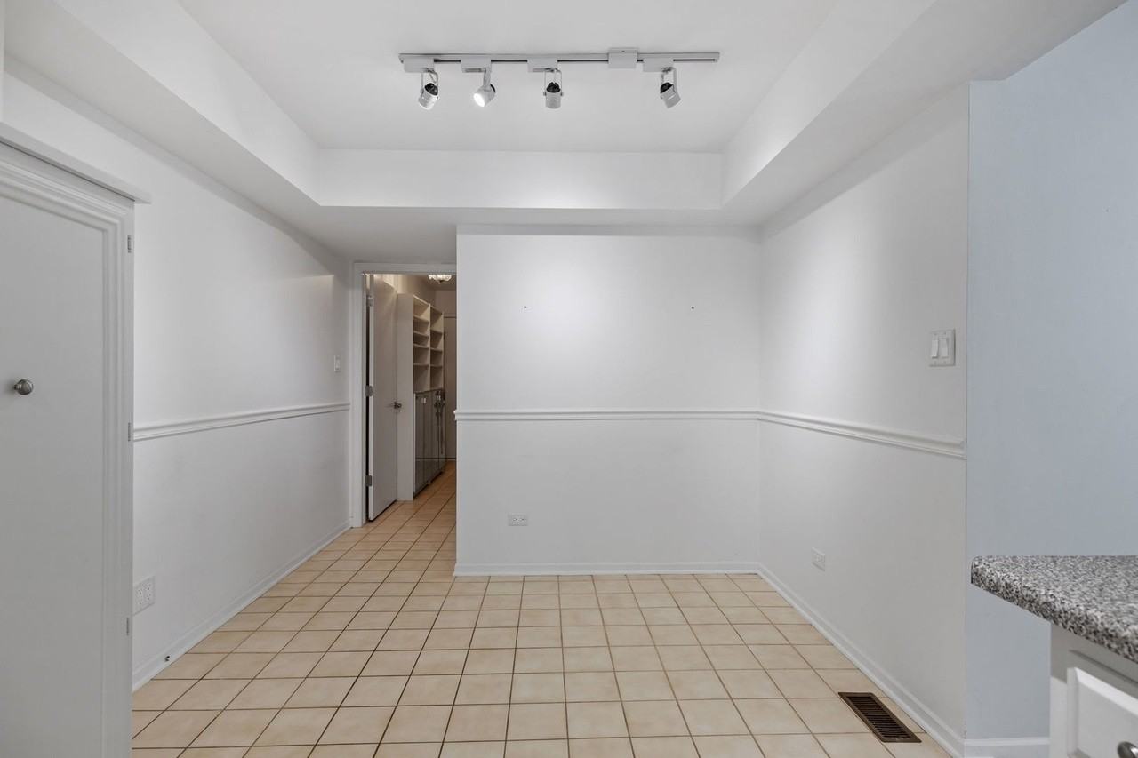 15301 Wilshire Dr - Photo 7 of 19