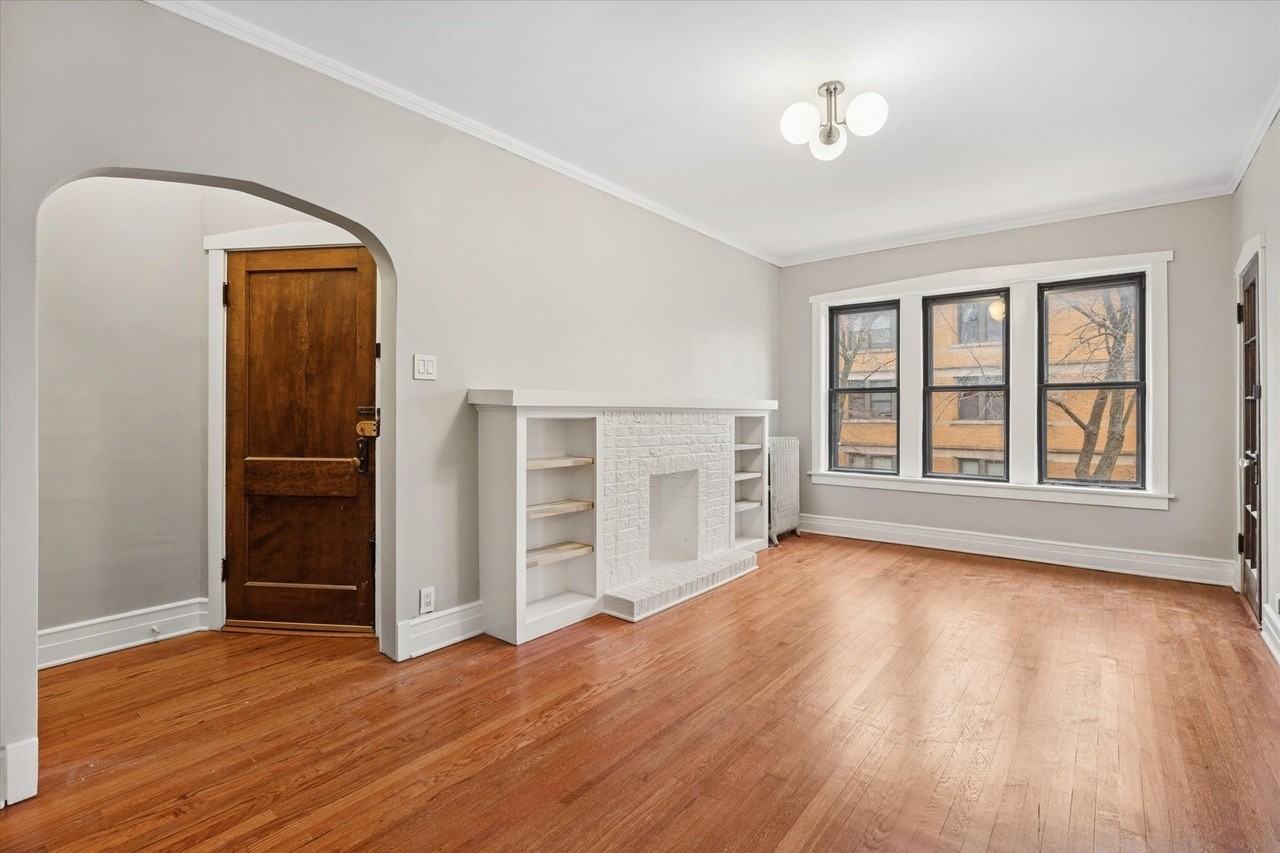 1501 W Cornelia Ave - Photo 2 of 16
