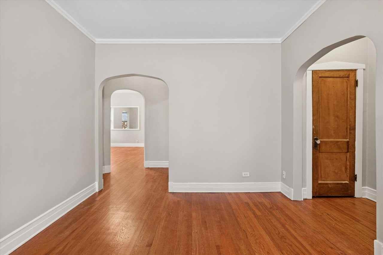 1501 W Cornelia Ave - Photo 3 of 16