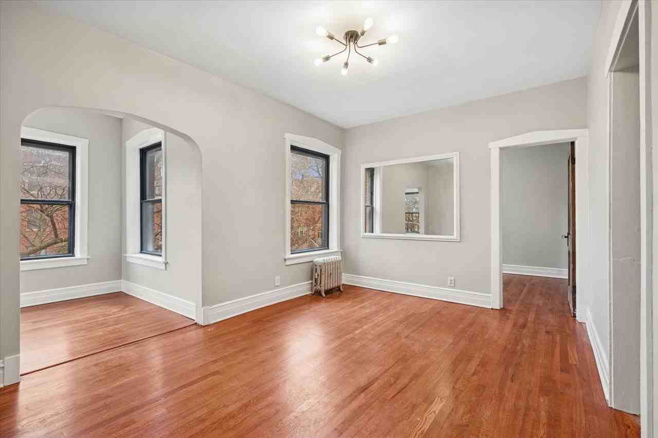 1501 W Cornelia Ave - Photo 4 of 16