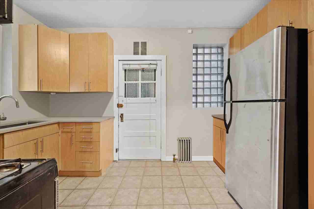1501 W Cornelia Ave - Photo 7 of 16
