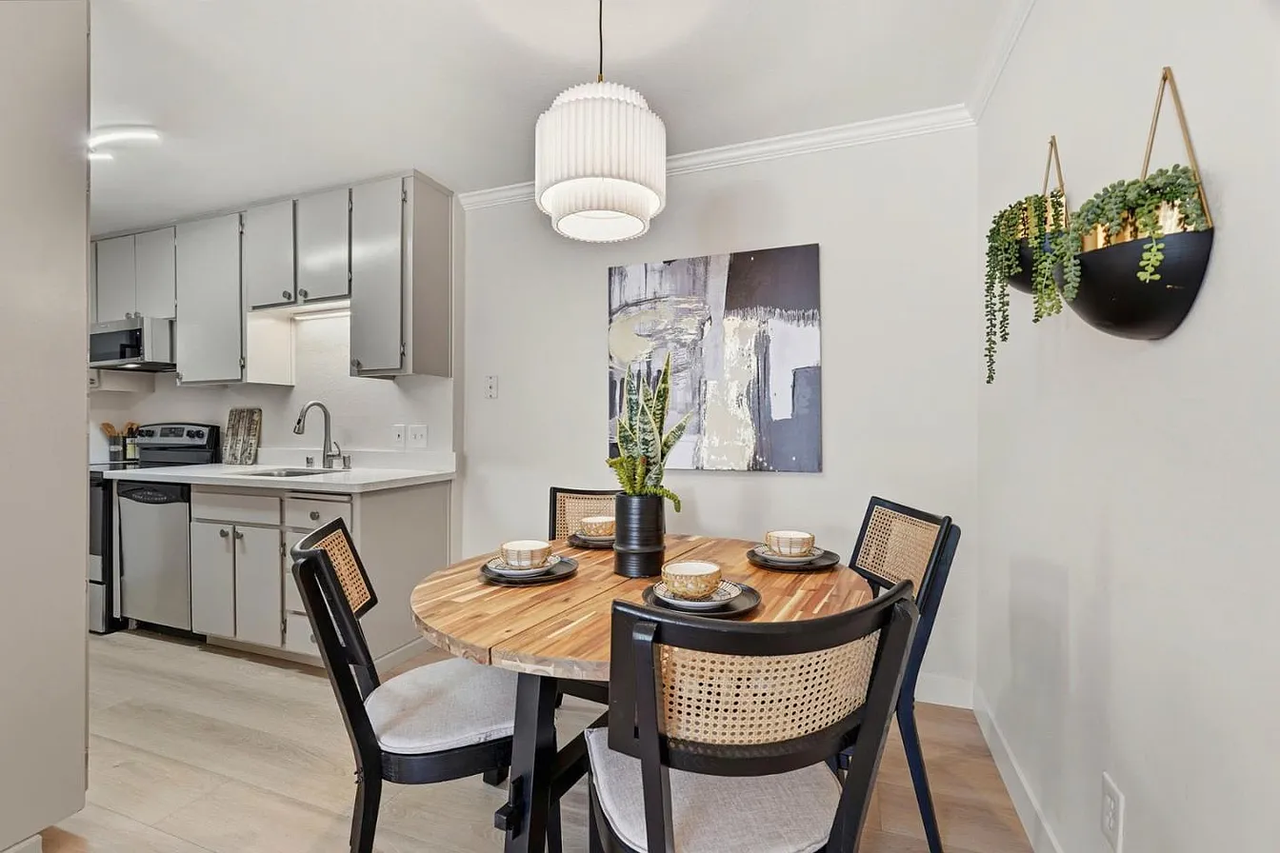 292 Tradewinds Dr #4 - Photo 5 of 10