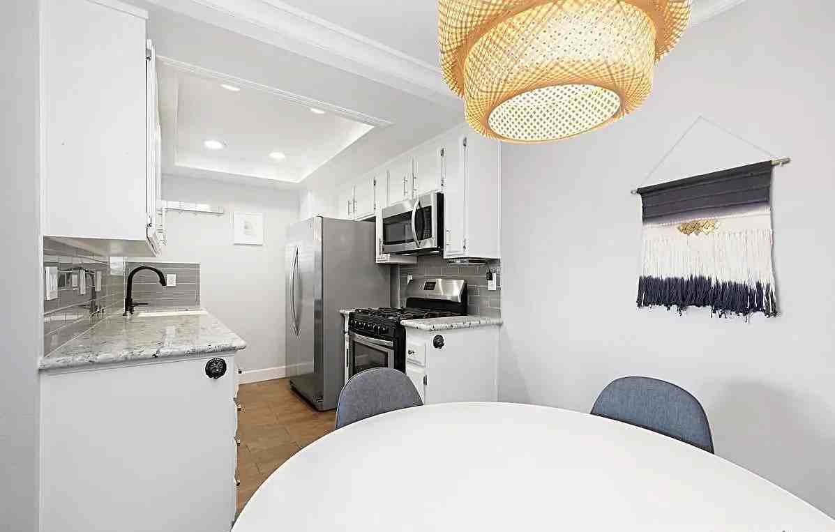 1181 Packers Cir #122 - Photo 4 of 10