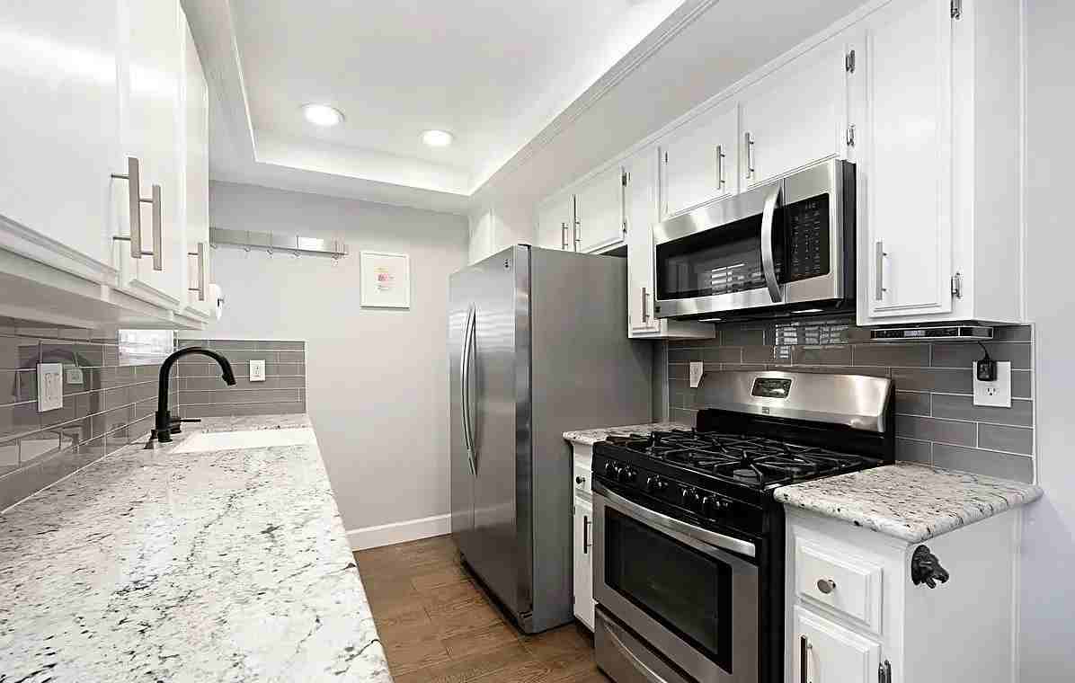 1181 Packers Cir #122 - Photo 5 of 10