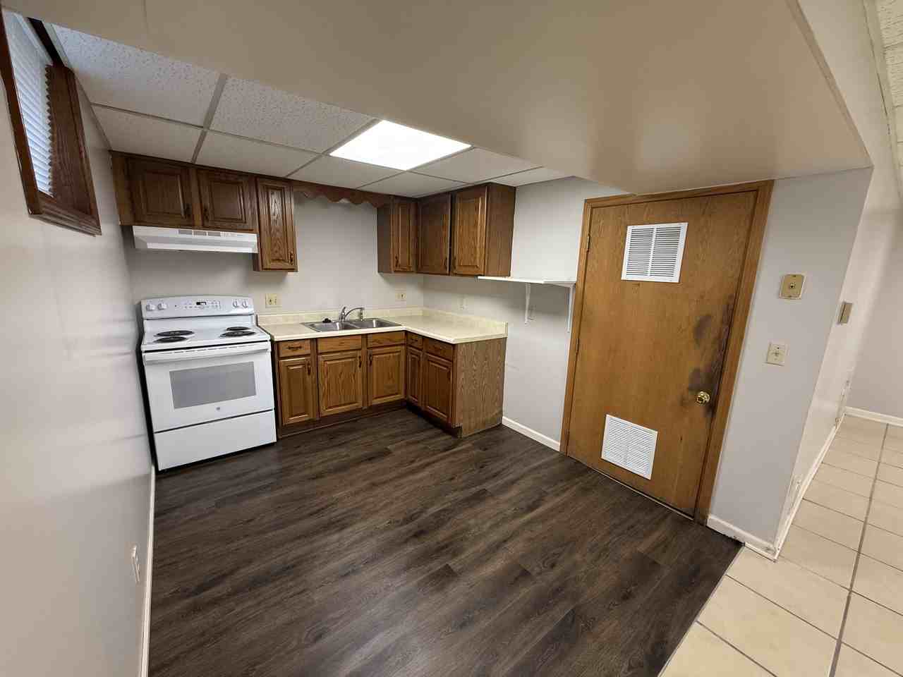 415 1/2 Anderson St - Photo 4 of 8