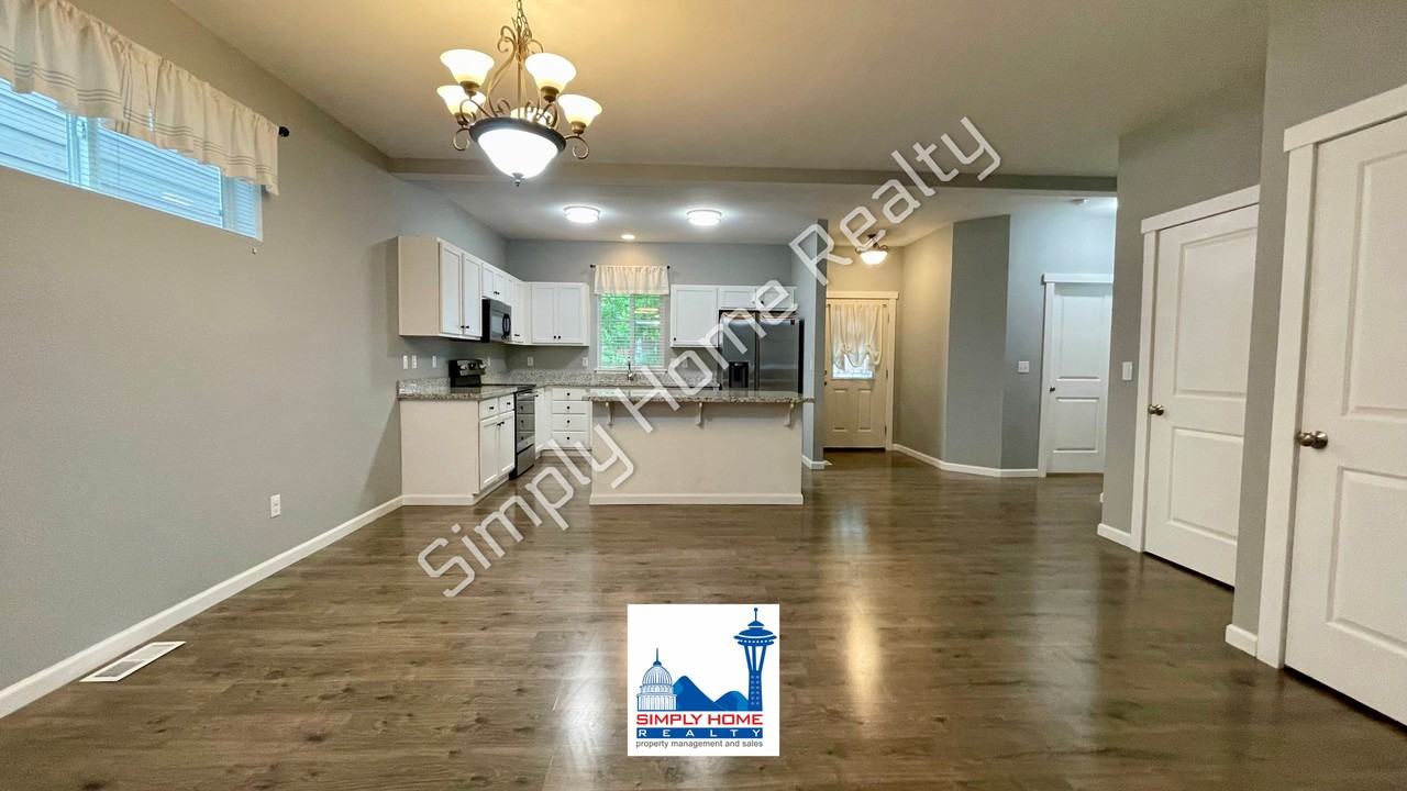 4520 Freemont St Ne - Photo 5 of 26