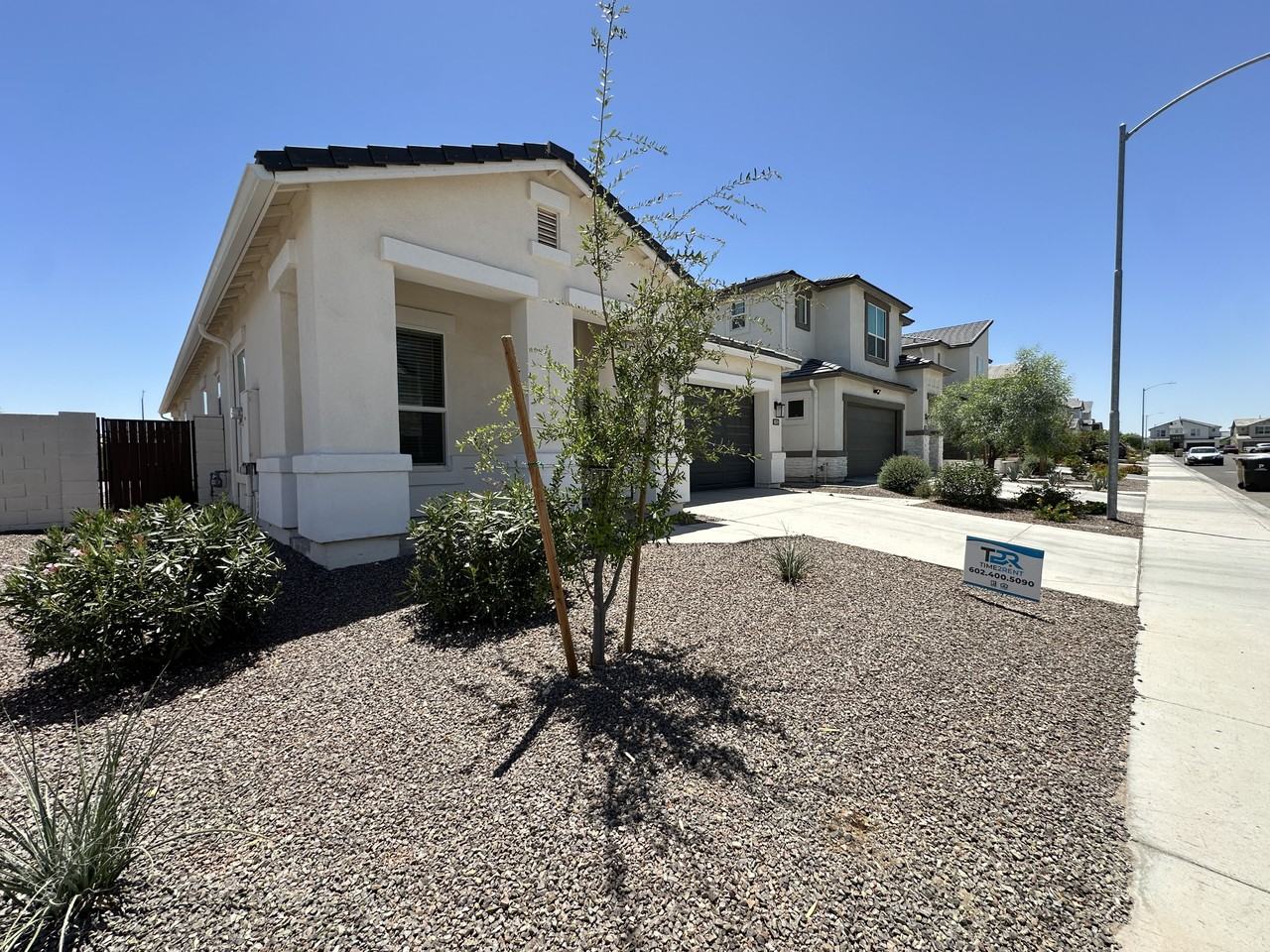 10319 W Harmony Ln - Photo 4 of 50