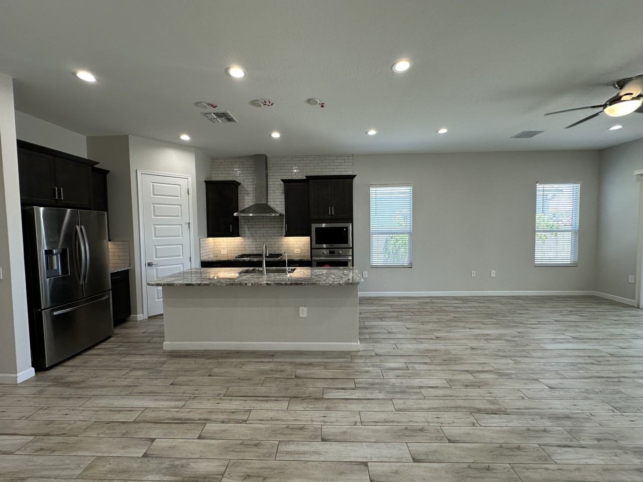 10319 W Harmony Ln - Photo 7 of 50