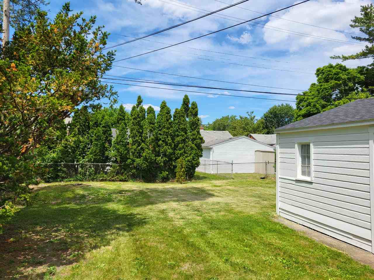24154 Dartmouth St - Photo 3 of 13