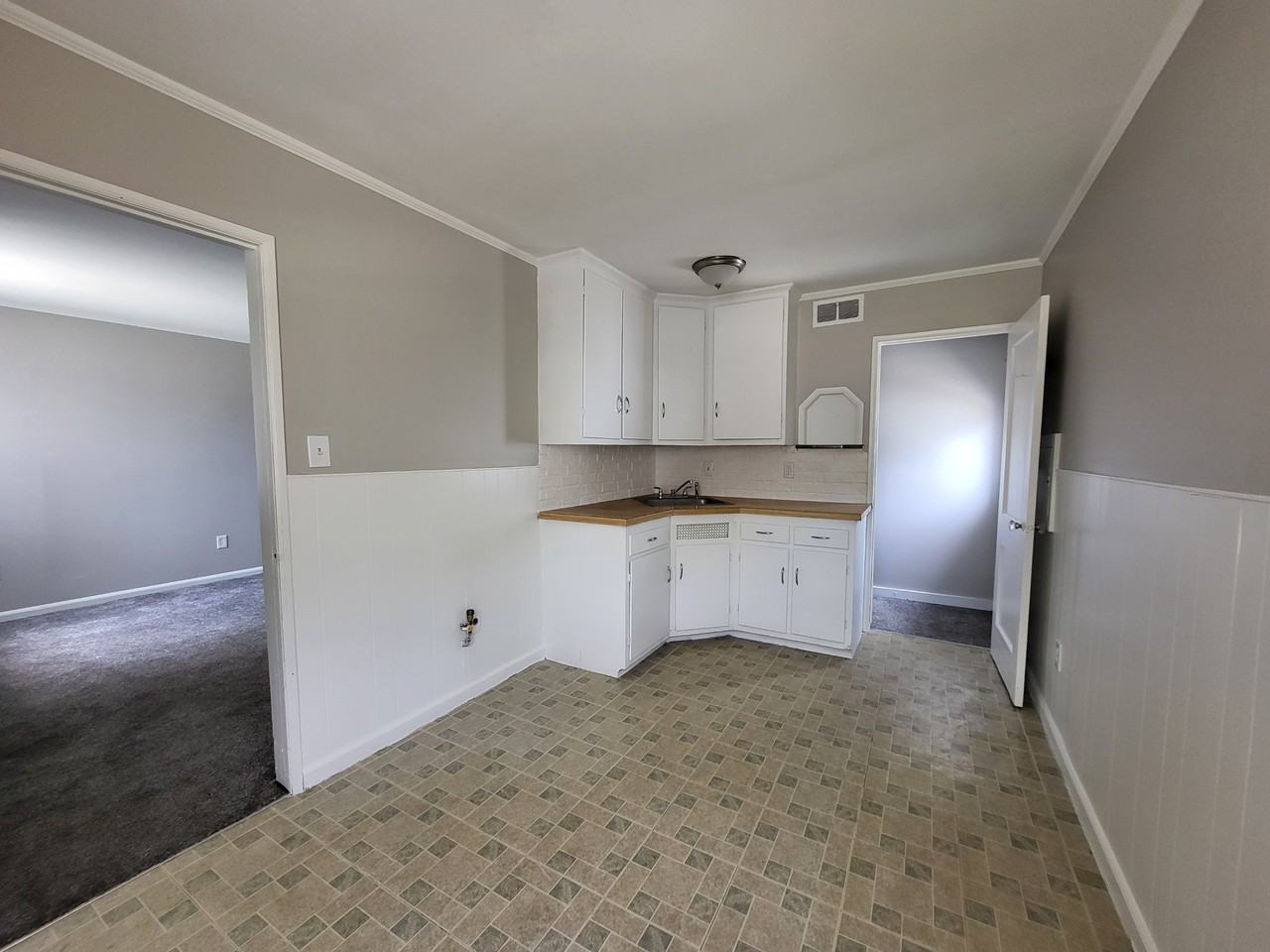24154 Dartmouth St - Photo 5 of 13