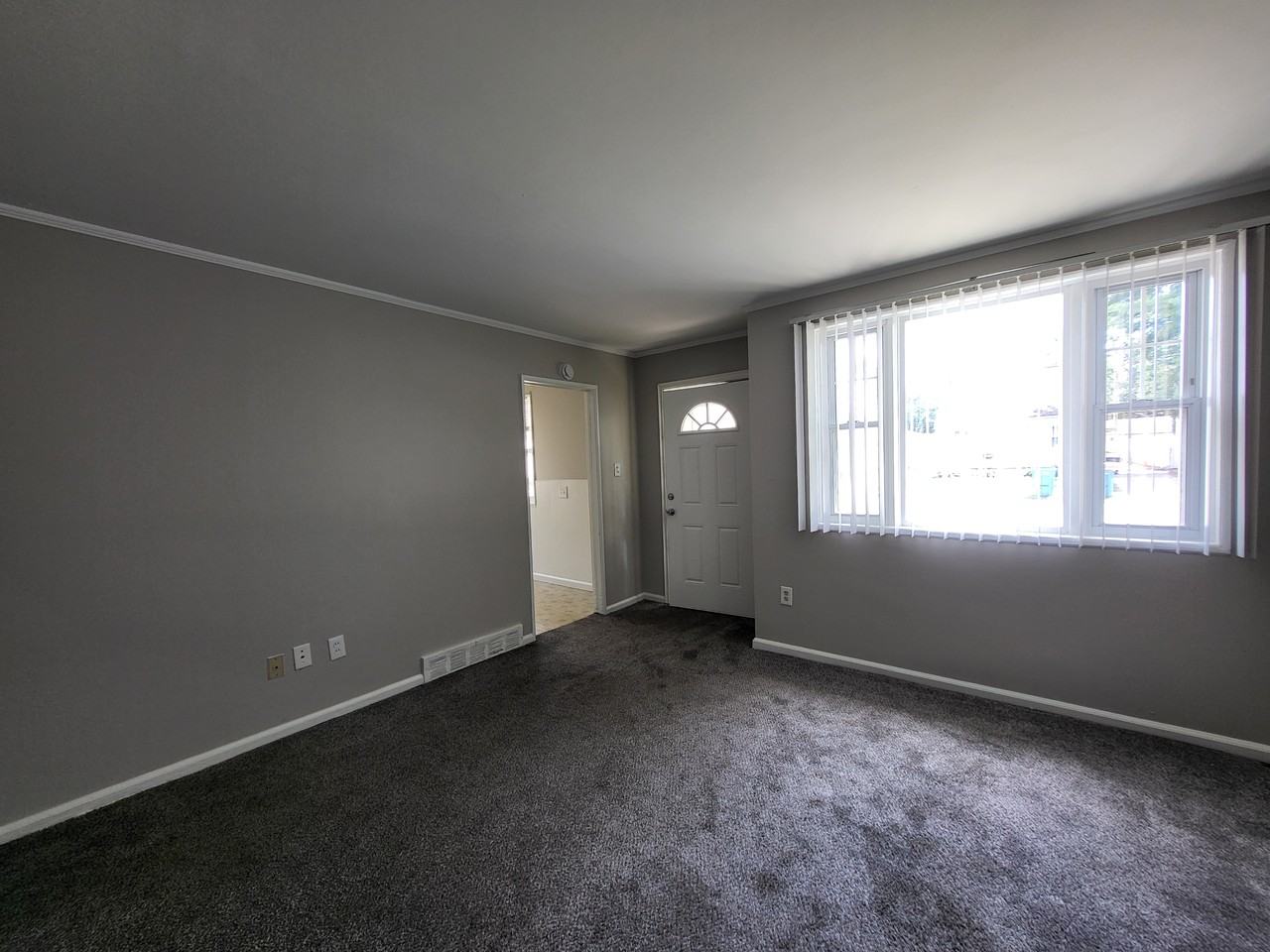 24154 Dartmouth St - Photo 7 of 13