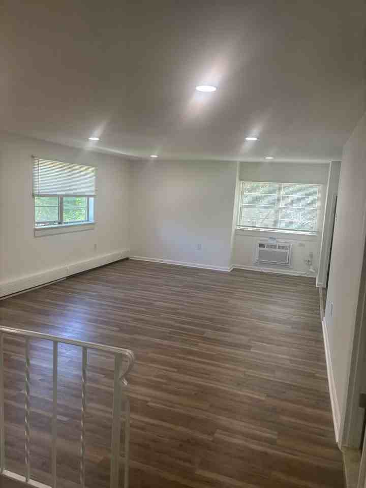 343 Summer Ave #B - Photo 3 of 8