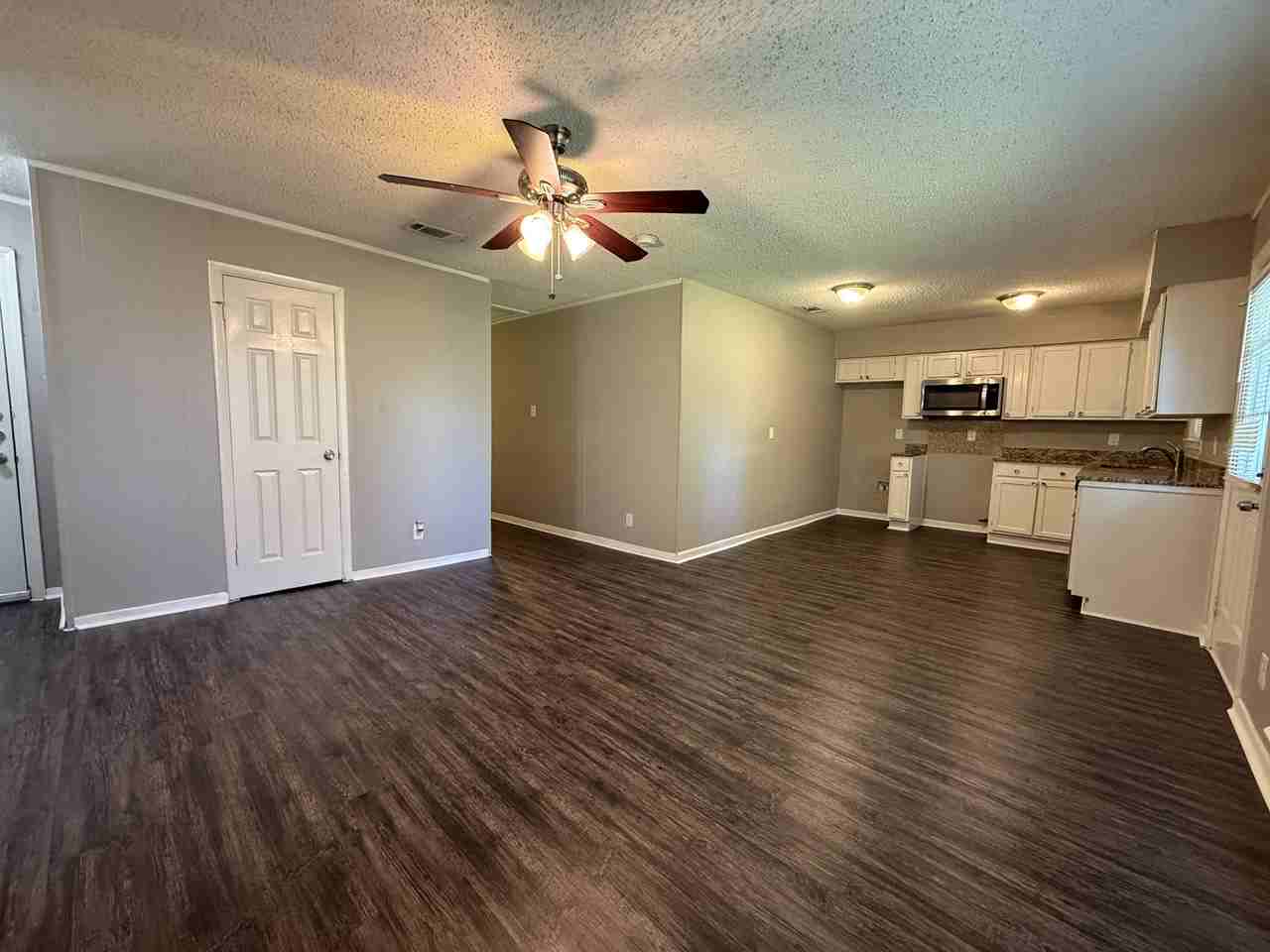 303 Ridgefield Cir - Photo 5 of 17