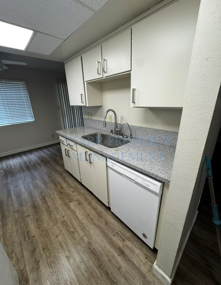 328 Northbank Ct #61 - Photo 4 of 13