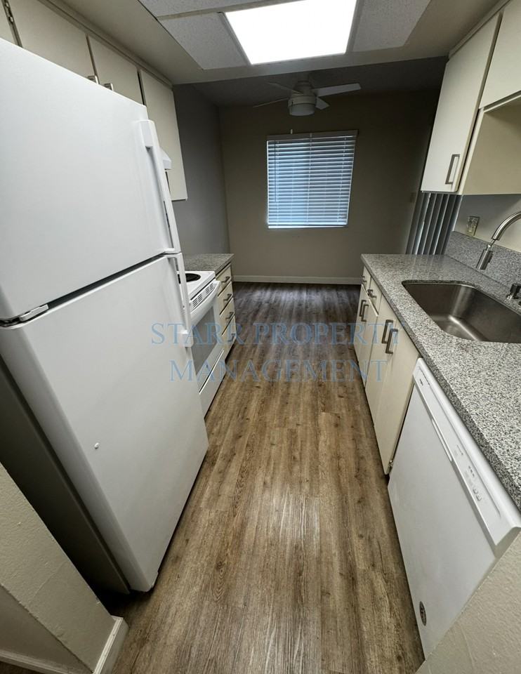 328 Northbank Ct #61 - Photo 5 of 13