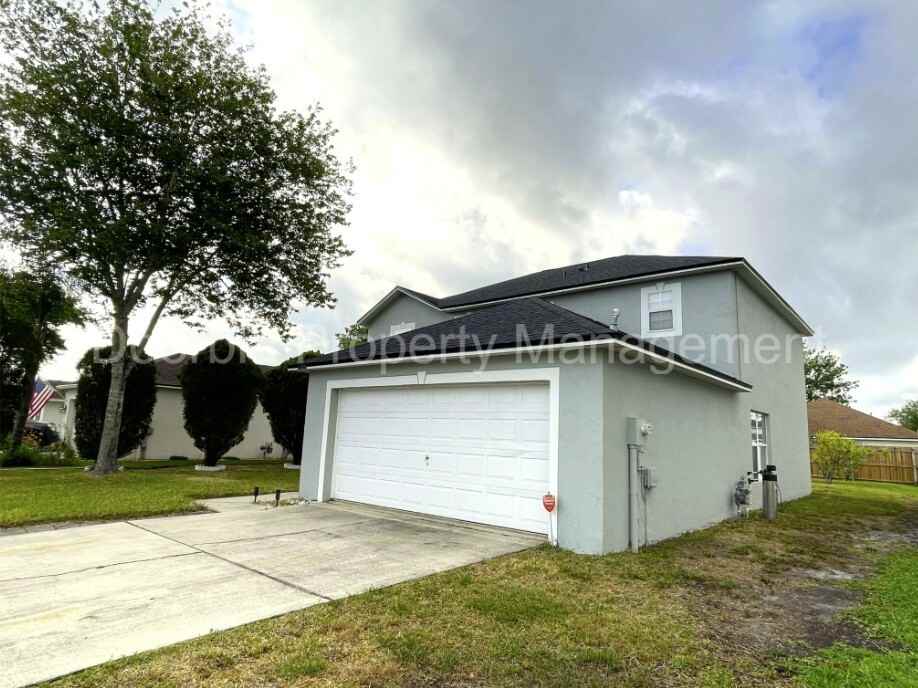 11098 Lord Taylor Dr - Photo 3 of 21