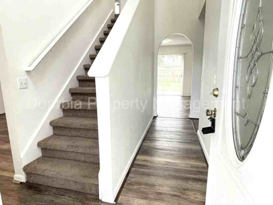 11098 Lord Taylor Dr - Photo 4 of 21