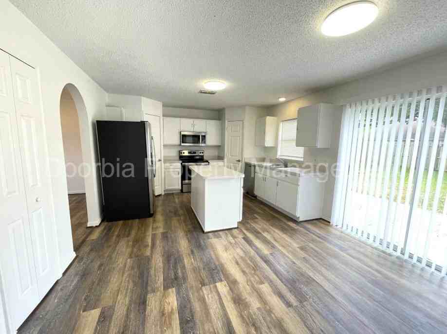 11098 Lord Taylor Dr - Photo 6 of 21