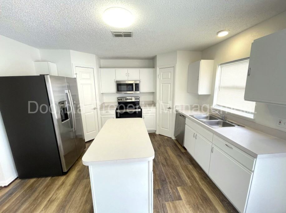 11098 Lord Taylor Dr - Photo 7 of 21