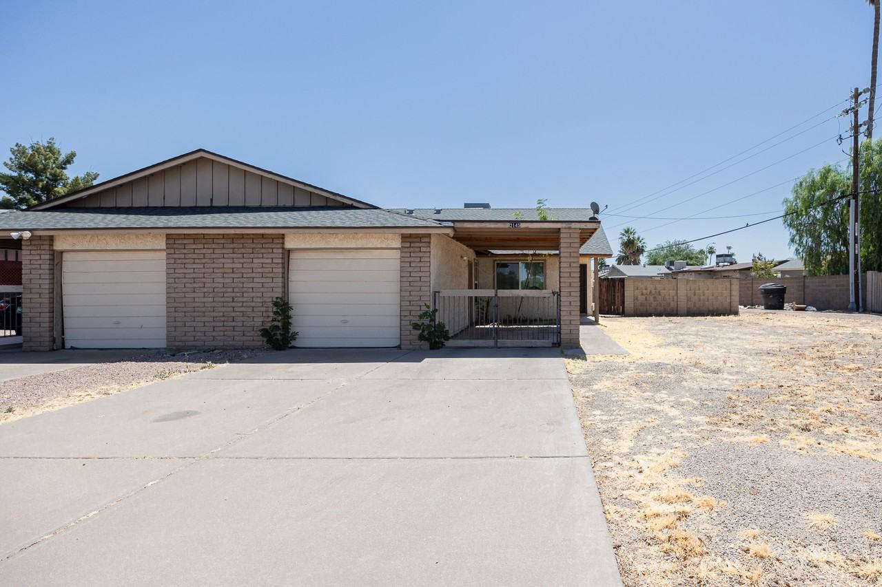 2145 S Dorsey Ln - Photo 2 of 24