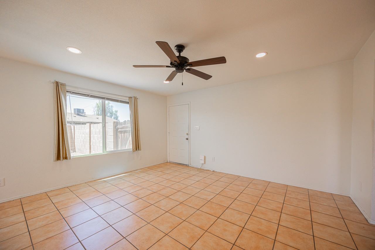 2145 S Dorsey Ln - Photo 4 of 24