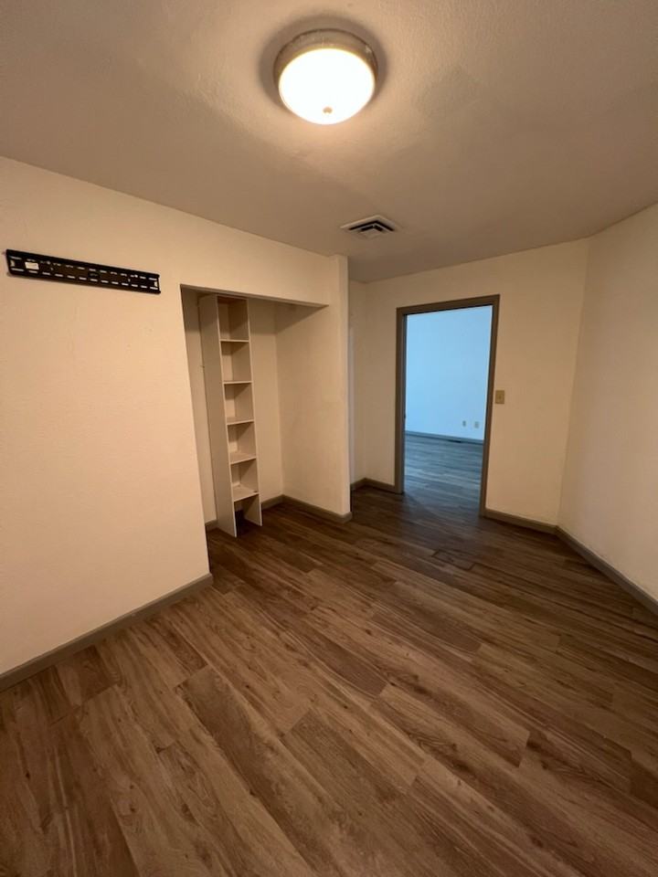 1415 Main St #B - Photo 5 of 10